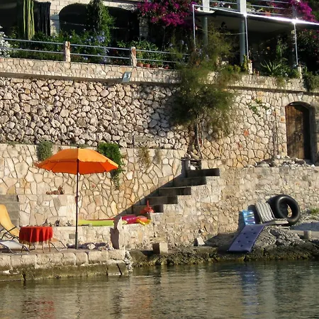 Apartman Apartments By The Sea Cove Zarace - Gdinj, Hvar - 8712 *