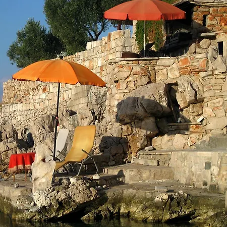 Apartman Apartments By The Sea Cove Zarace - Gdinj, Hvar - 8712 Gdinj